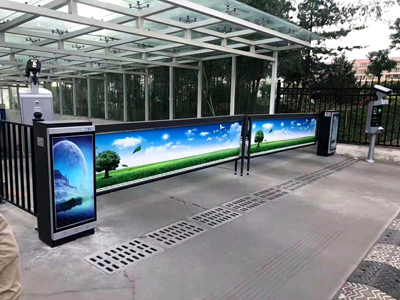 车牌识别系统由那几个系统组成？